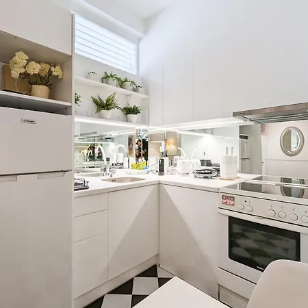 Chessboard Styled 2bd Next To Acropolis&metro *